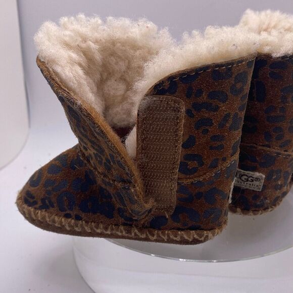 UGG Baby Cassie Leopard Crib Style Size 0/1 - Picture 4 of 6